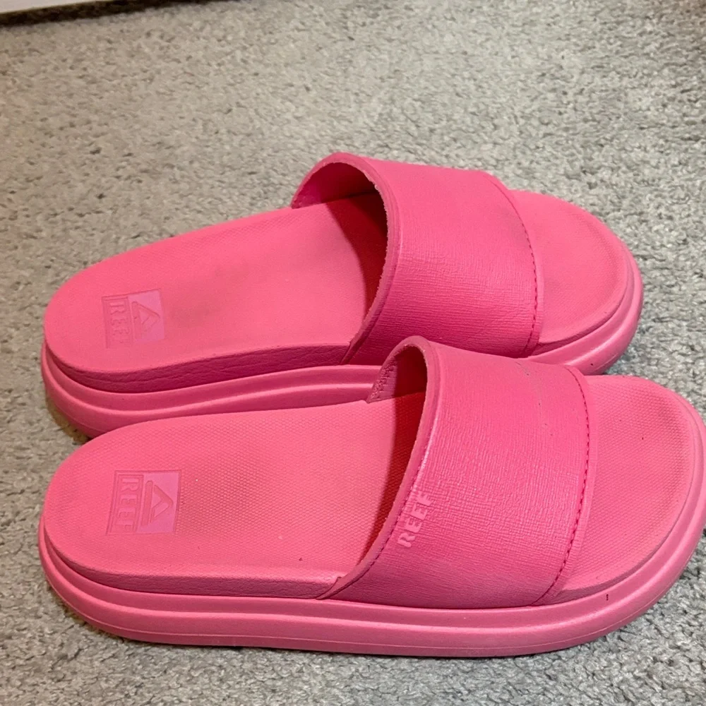 Reef Vibrant Pink Slide Sandals - Picture 4 of 5